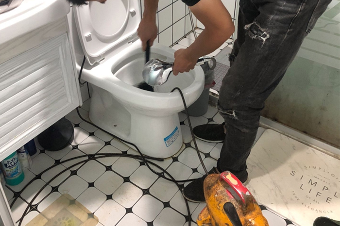 罗定马桶堵塞自己疏通还是找师傅?专业上门服务让你省时更省心
