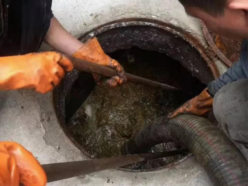 罗定清理化粪池时如何避免沼气的危害?